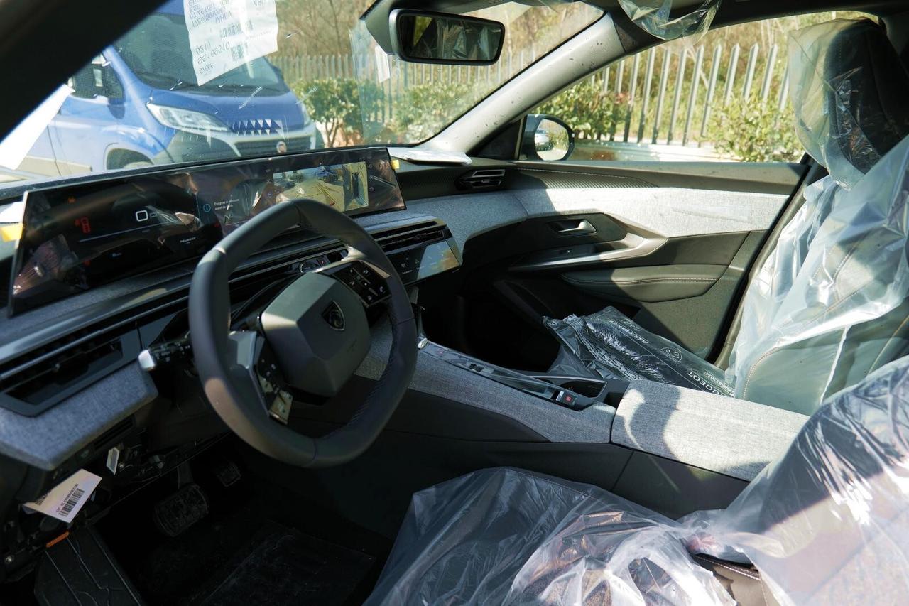 Peugeot 3008 Plug-in Hybrid 195 e-DCS7 Allure