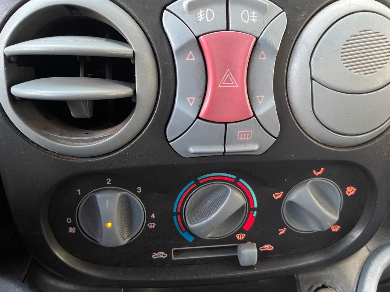 Fiat Doblo 1.9 JTD VETRATO