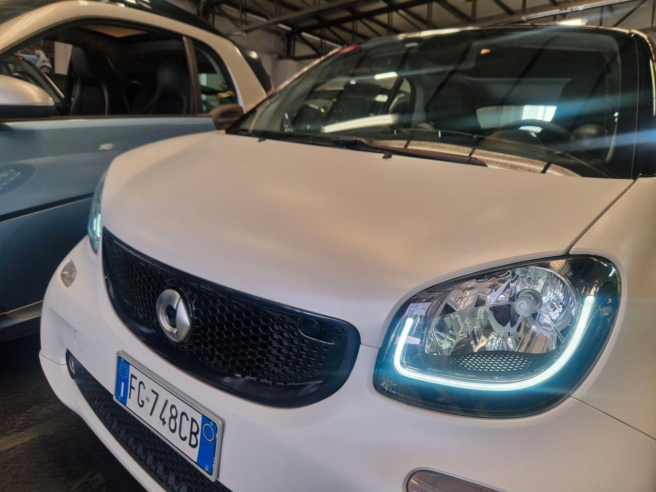 Smart 18th White matt solo 65000km full garanzia full led