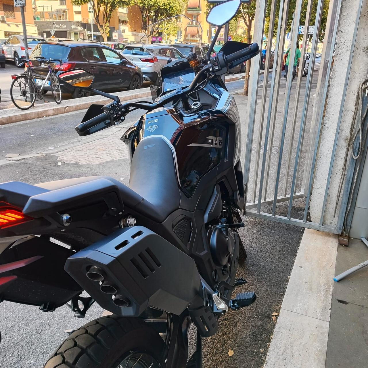 Zontes 703F 2025 – 8.500 km – 95 CV – Pari al nuovo