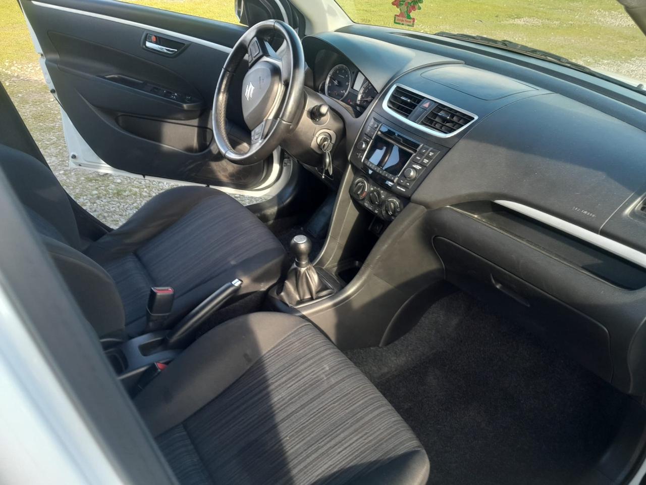 Suzuki Swift 1.3 DDiS 5 porte B-Top Bi-Color
