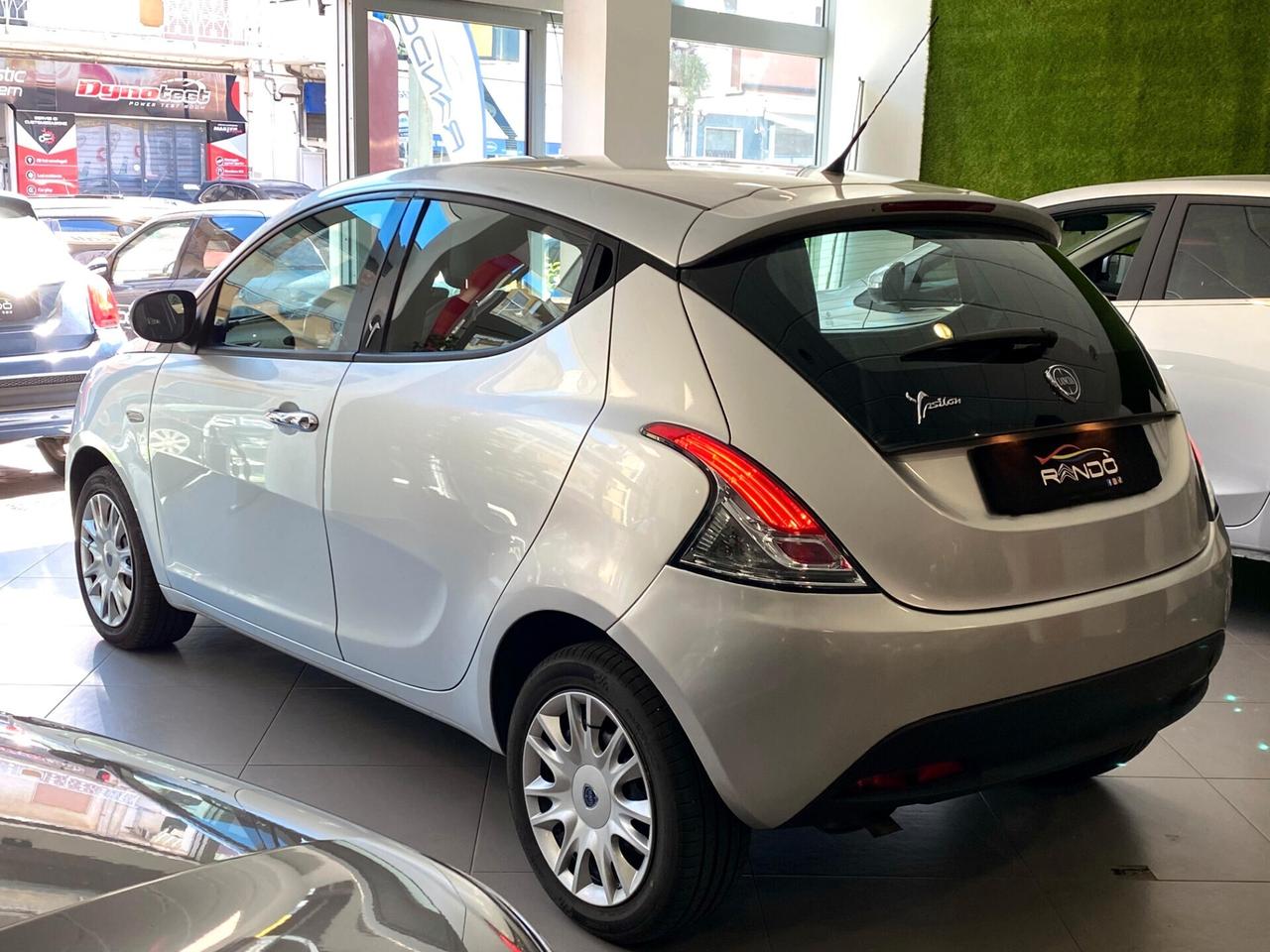 Lancia Ypsilon 1.3 MJT 95 CV 5 Porte S&S Silver