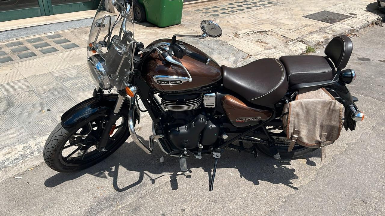 Royal Enfield Meteor 350 super nova
