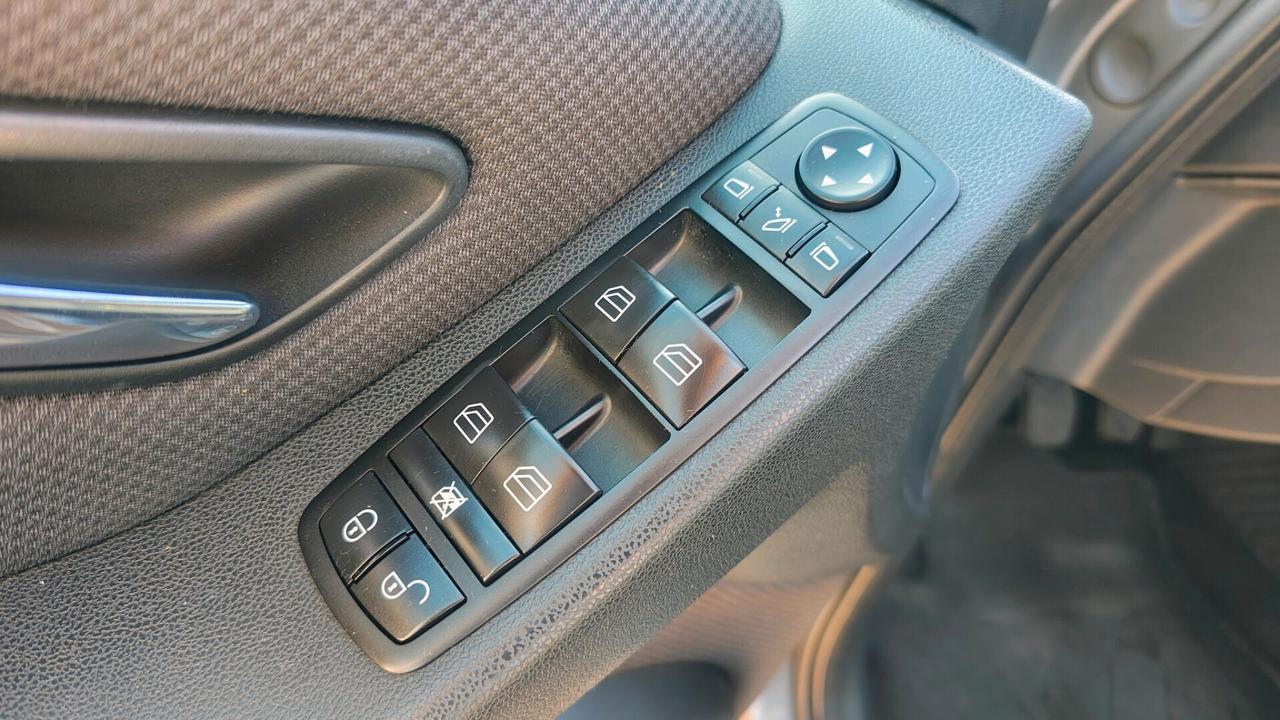 Mercedes A160 Benzina – Tagliandata, Gomme Nuove, Garanzia 12 Mesi