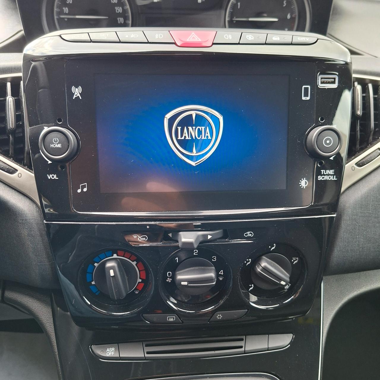 Lancia Ypsilon 1.0 Bz 70 Cv Hybrid Gold