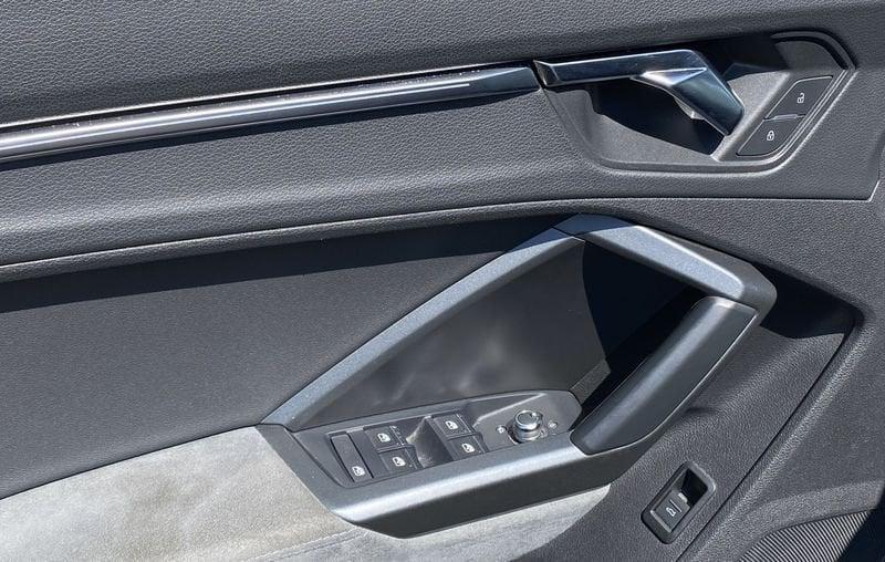 Audi Q3 SPB S Line interno ed esterno 2.0 TDI 200CV S-Tronic quattro 40