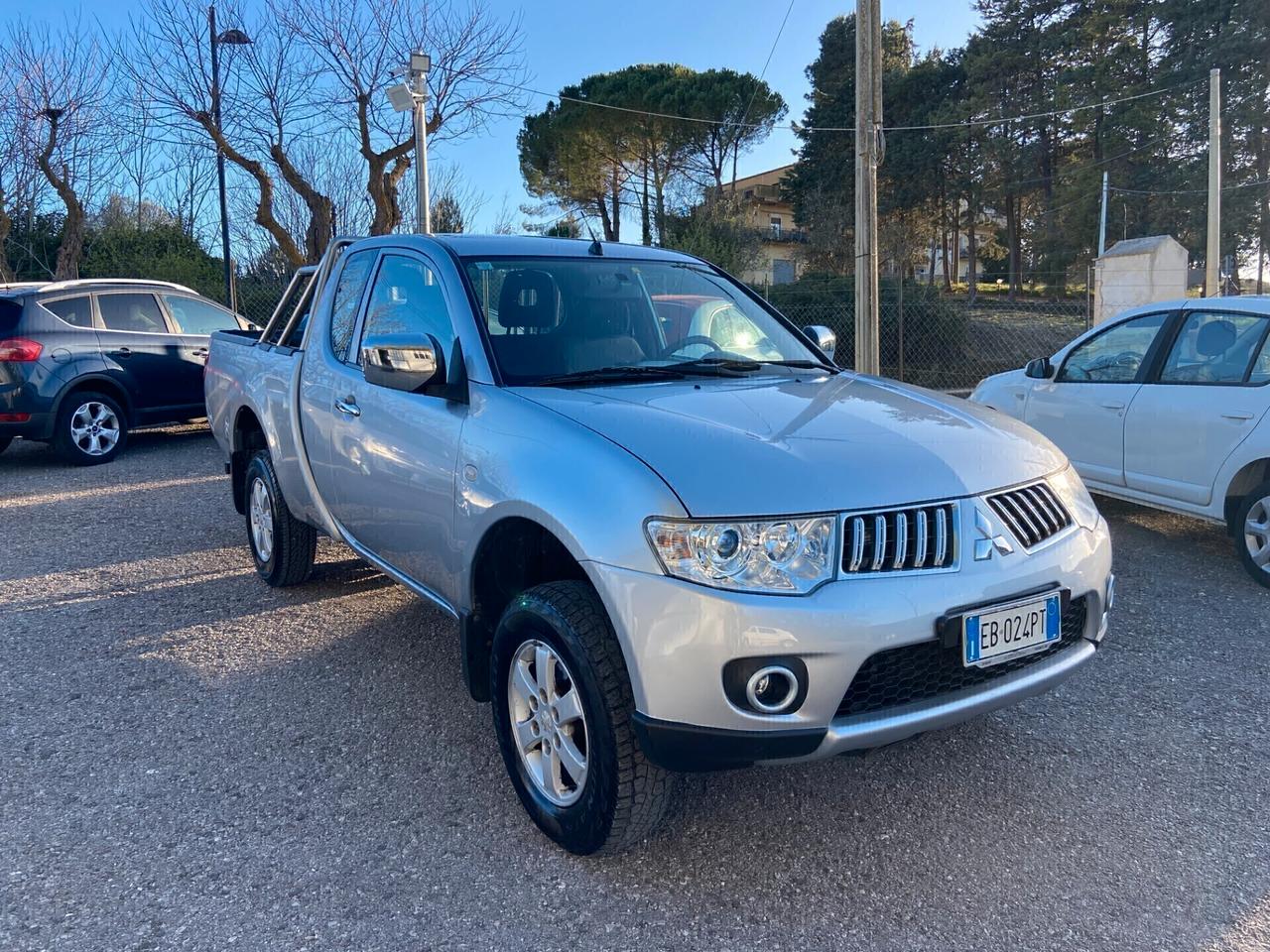 Mitsubishi L200 4 posti/Gancio ( Motore Nuovo)