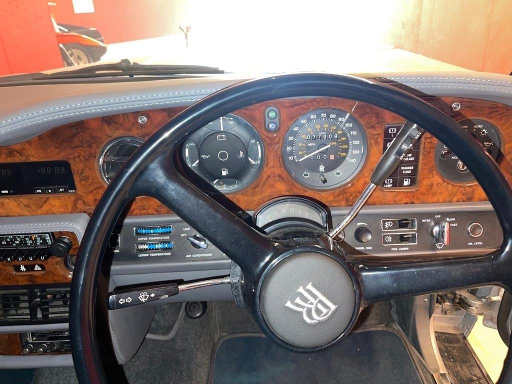 Rolls Royce Silver Spirit silver