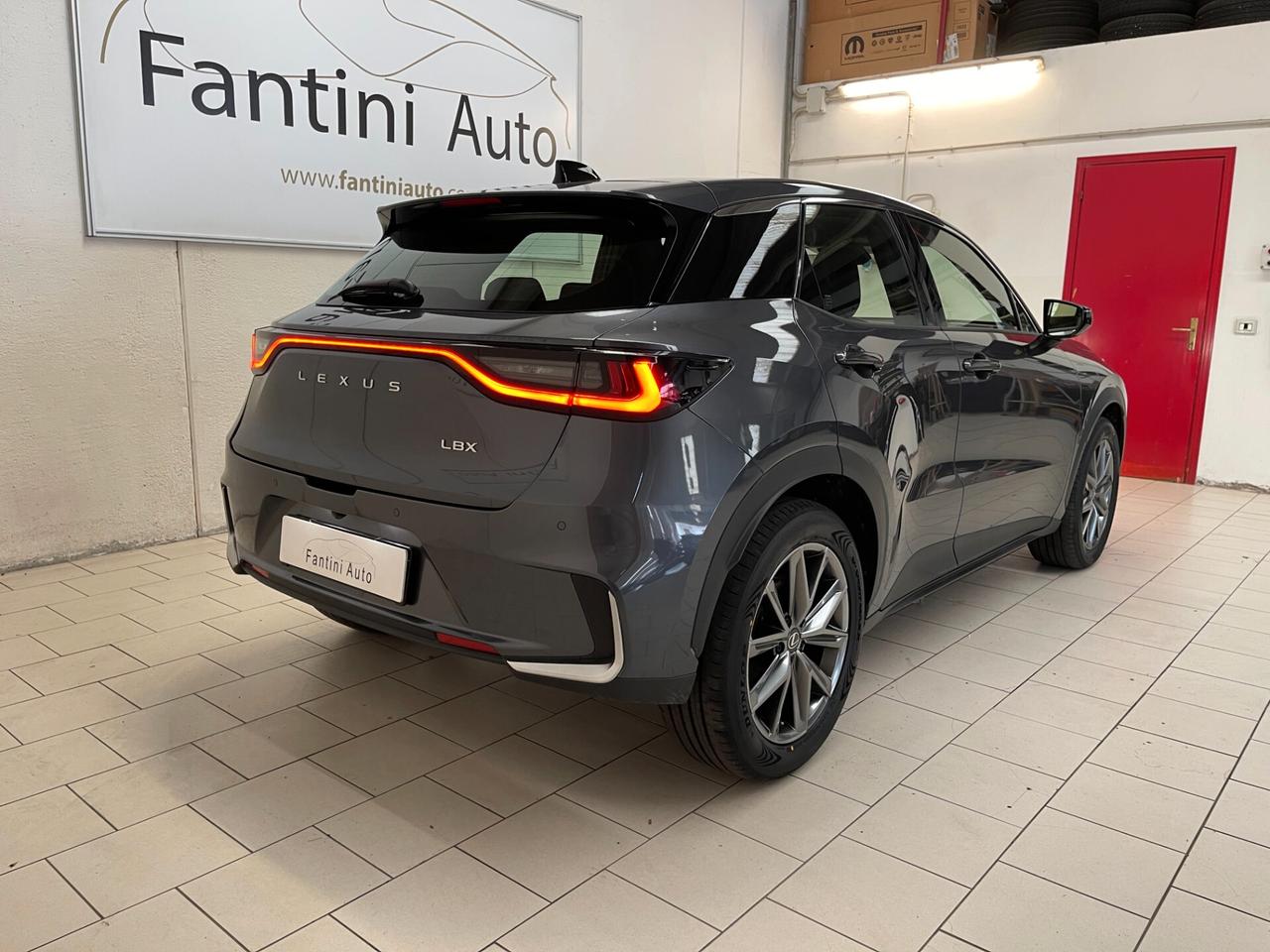 Lexus LBX Elegant hybrid 1.5 2wd e-cvt-Ok Neopat-LEGGI SOTTO
