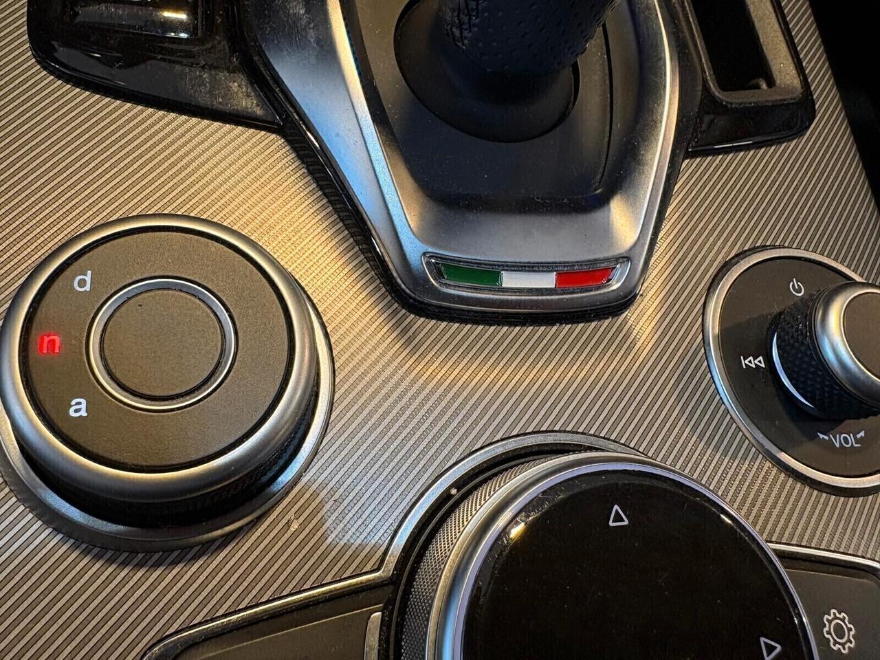 Alfa Romeo Stelvio VELOCE 2.2 Turbodiesel AT8 Q4 SPOTICAR