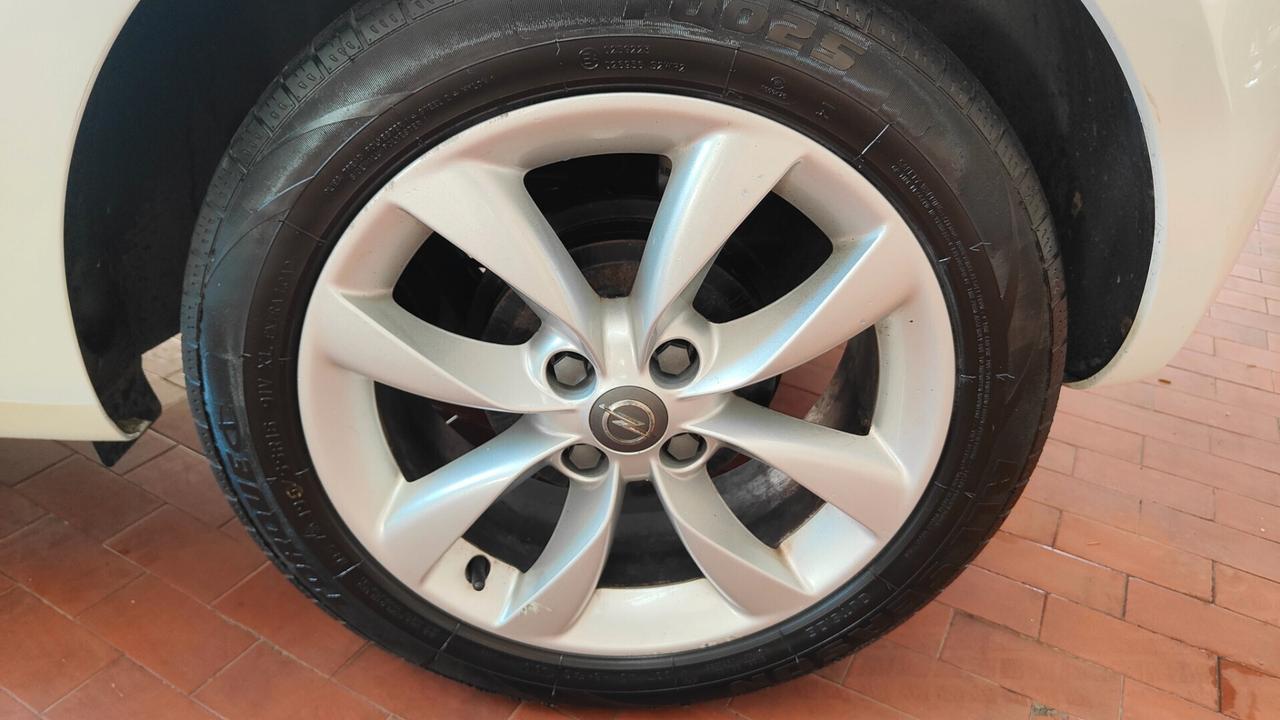 Opel Adam 1.4 87 CV GPL Tech White/Black Link