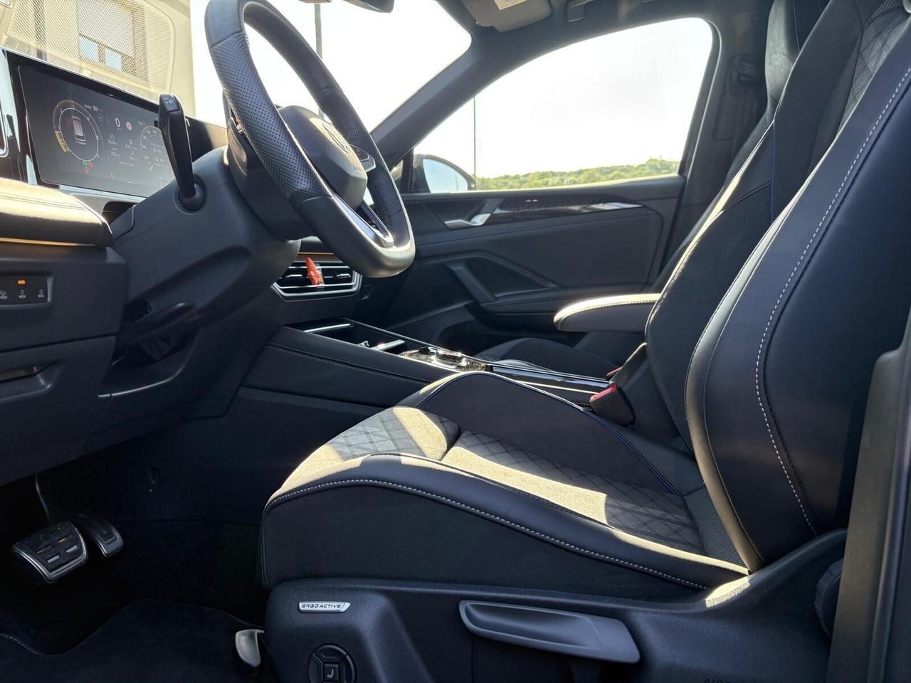 Volkswagen Tiguan VOLKSWAGEN TIGUAN 2.0 TDi R-LINE