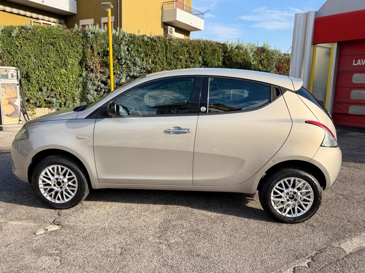 Lancia Ypsilon 900 neopatentati pronto uso garanzia