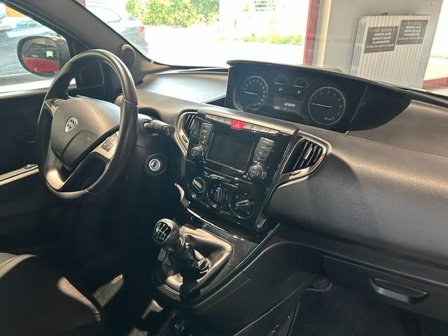 Lancia Ypsilon 1.0 FireFly 5 porte S&S Hybrid Ecochic Silver