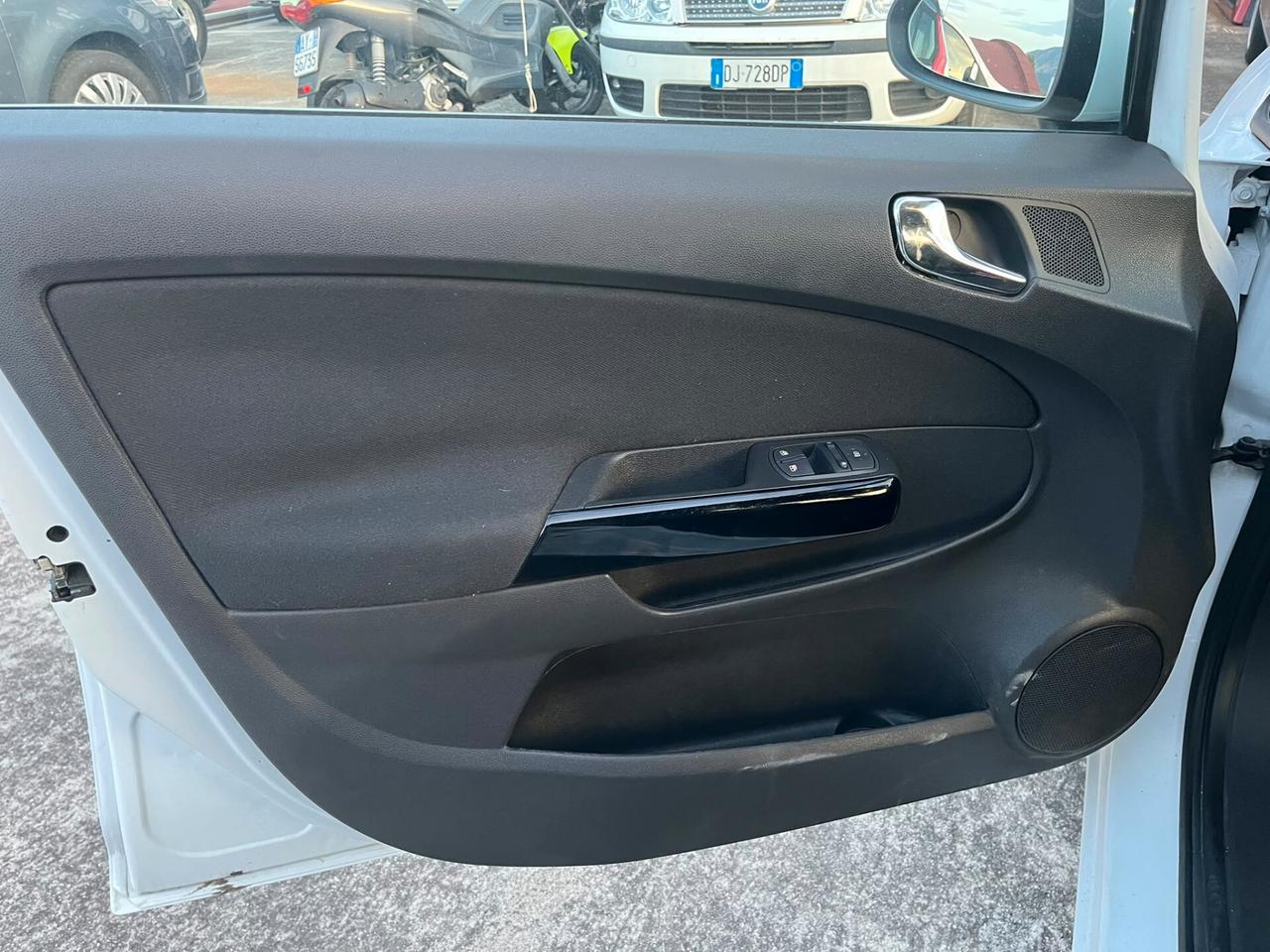Opel Corsa D 1.2 80cv Enjoy Benzina e GPL Fabbrica