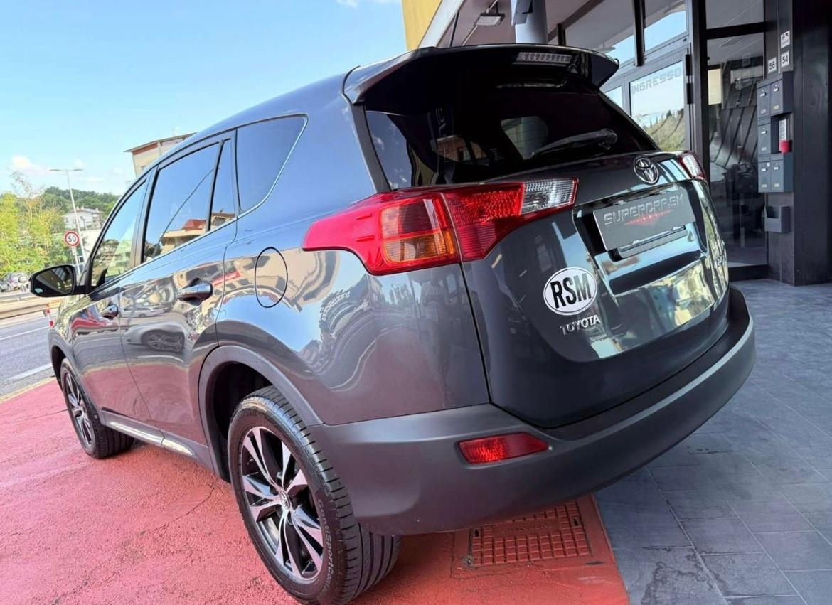 Toyota RAV 4 2.0 D-4D 2WD STYLE KEYLESS NAVI CARBON 18 GARANZIA