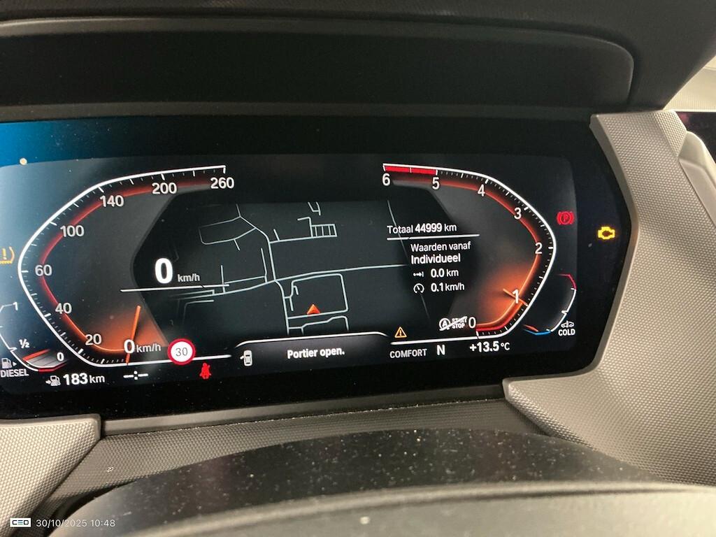 Bmw 116 116D 6M BUSINESS ADVANTAGE ( FARI LED - COCKPIT PDC NAVI MIRROR CRUISE )