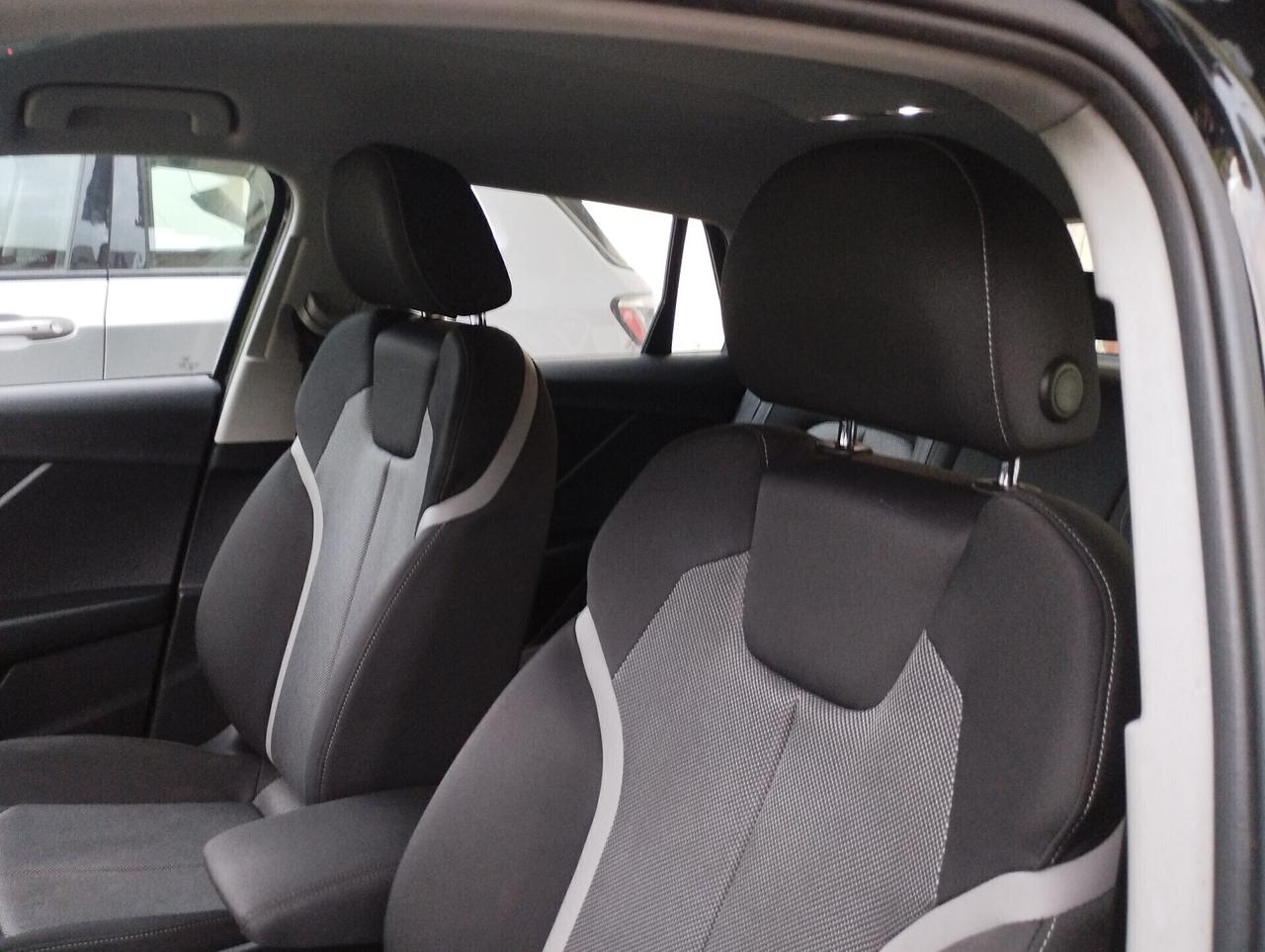 Audi Q2 30 TDI S tronic Identity Black