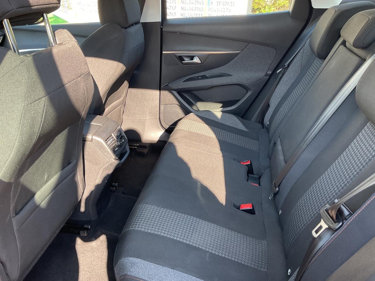 Peugeot 3008 BlueHDi 130 S&S EAT8 Business