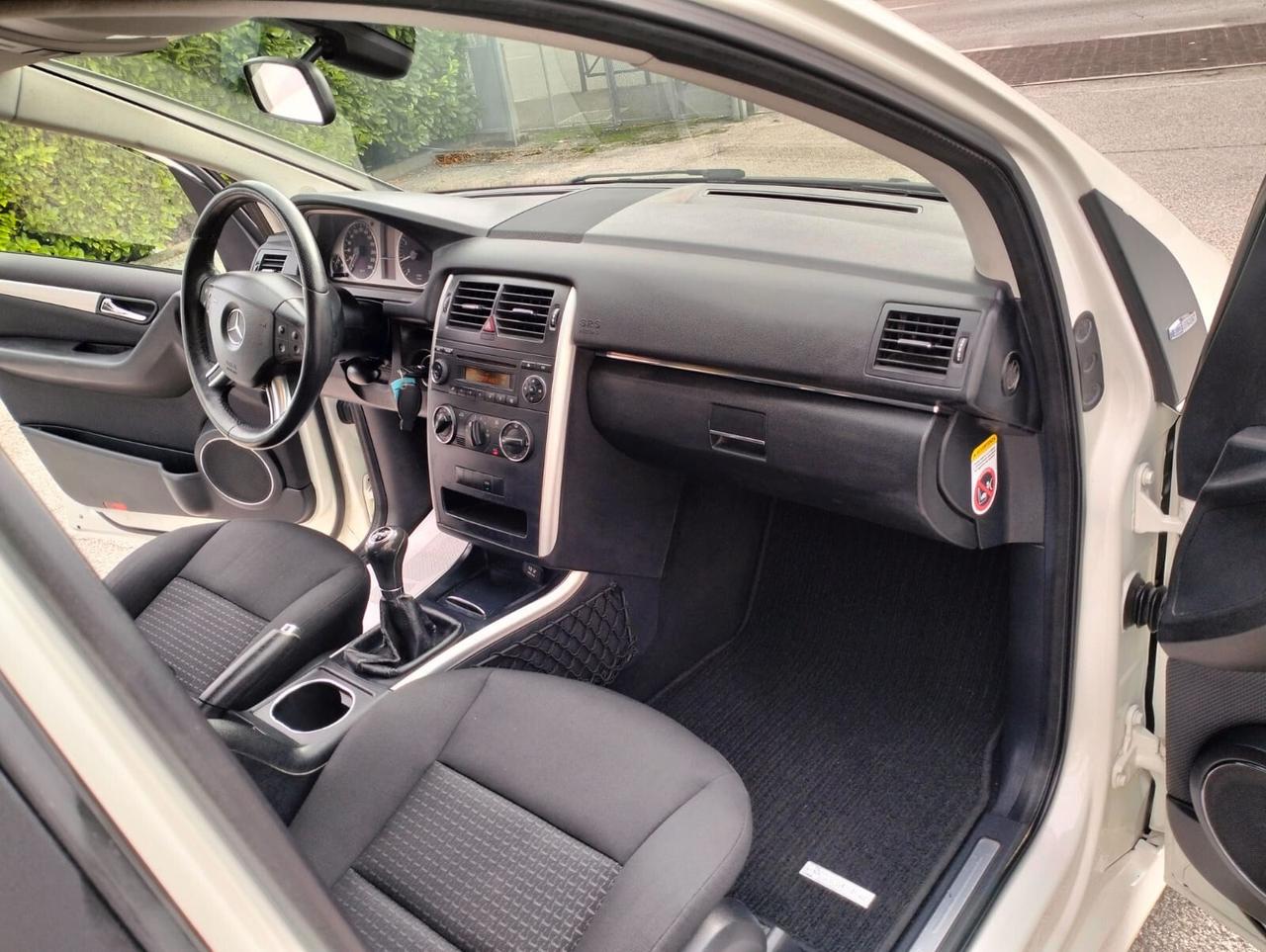 Mercedes-benz B 180 Benz Premium