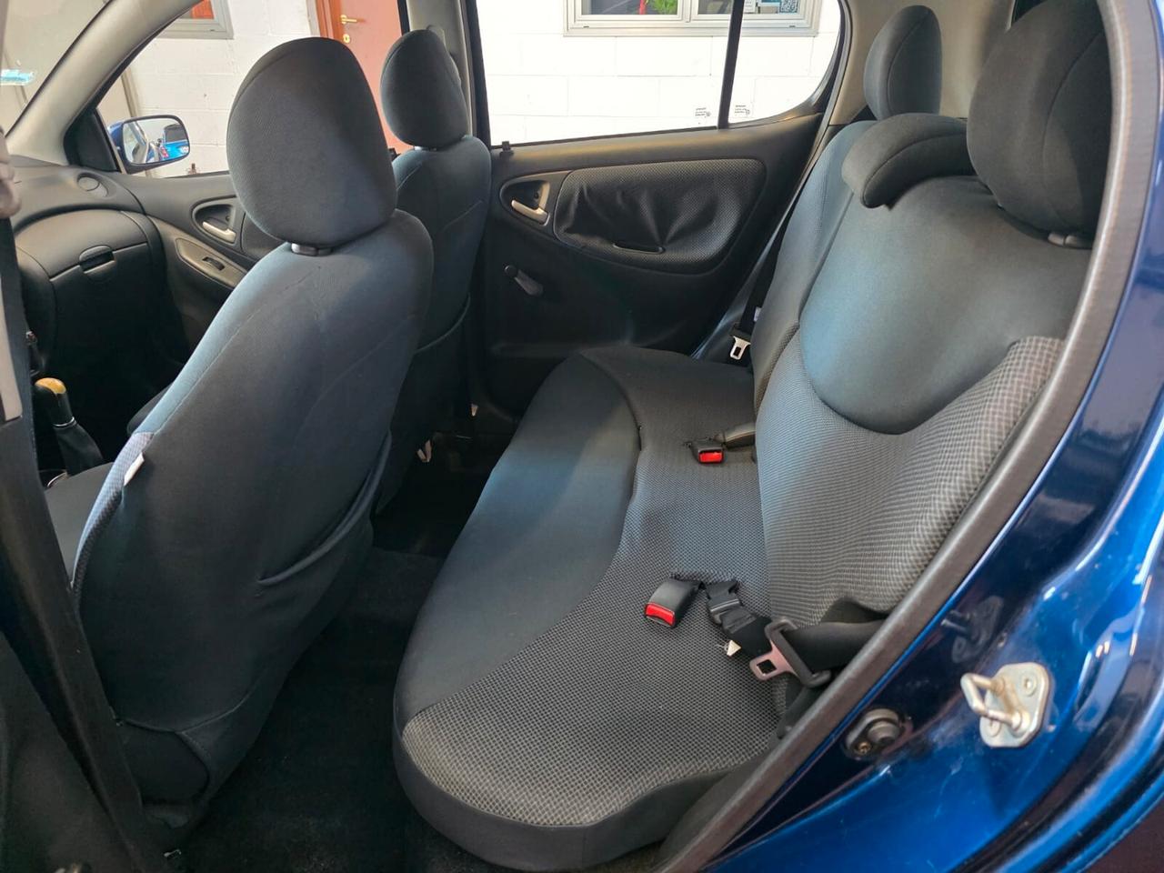 Toyota Yaris 1.0i 16V cat 5 porte Sol Blue neopat