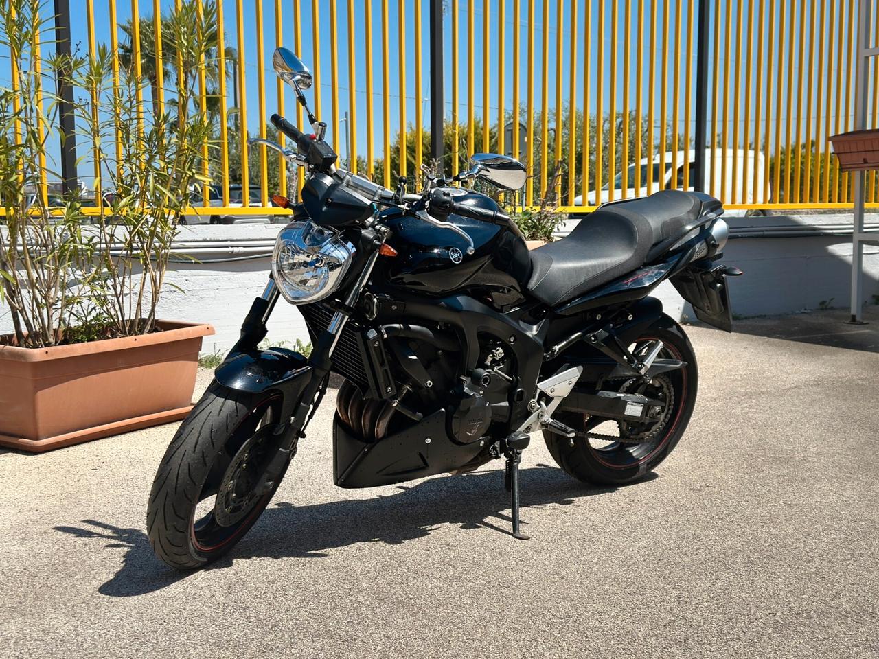 YAMAHA FZ6 S2 Black