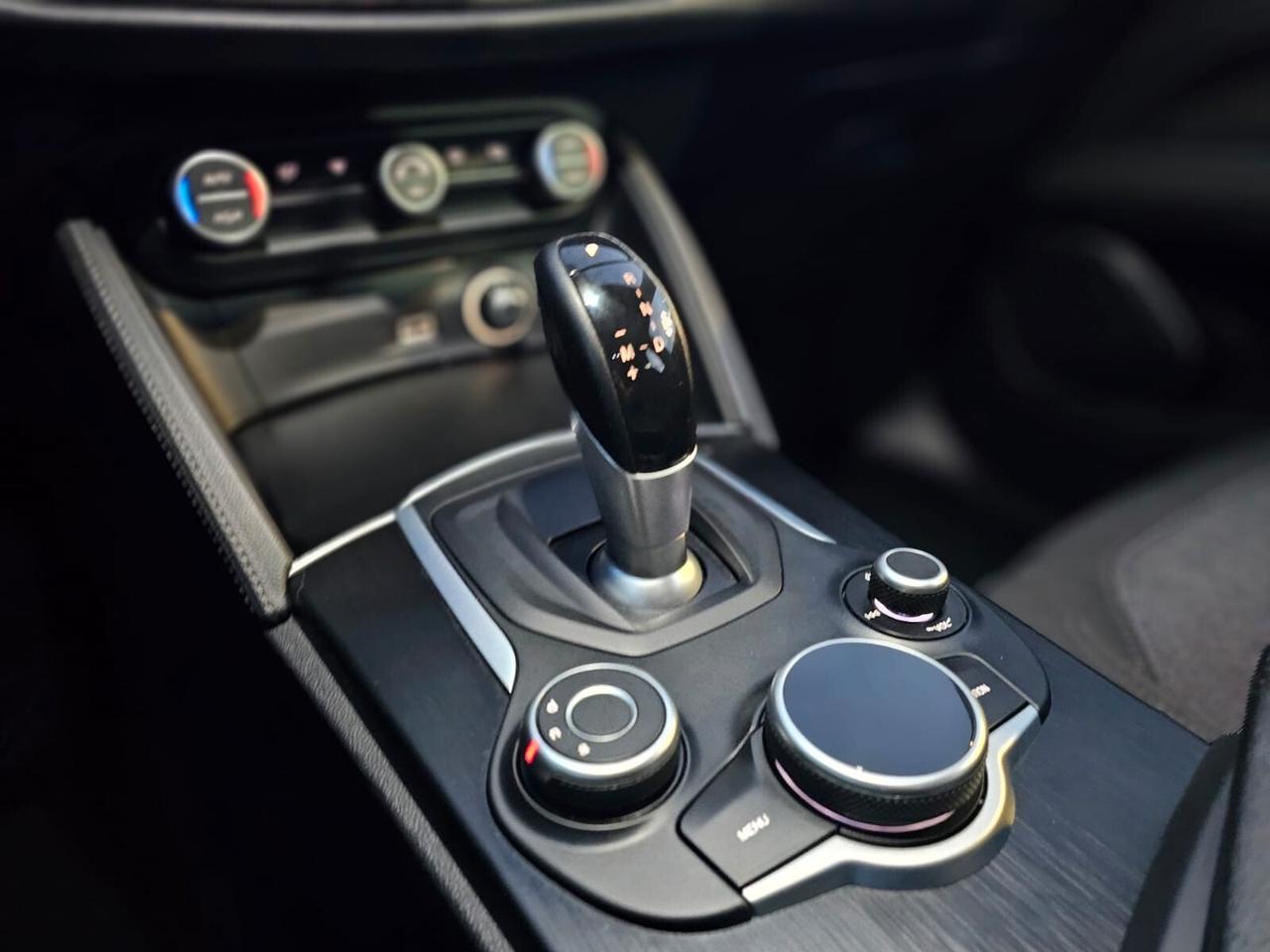 Alfa Romeo Stelvio 2.2 Turbodiesel 180 CV AT8 Q4 Business