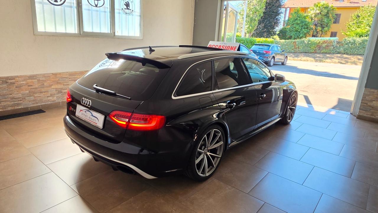Audi A4 RS 4 Avant 4.2 V8 FSI quattro S tronic