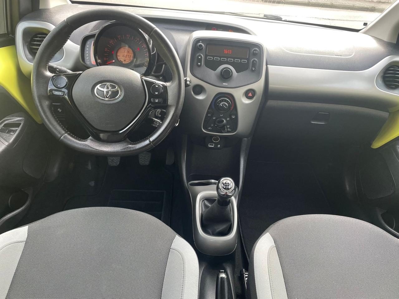 Toyota Aygo 1.0 VVT-i 69 CV 5 porte x-business