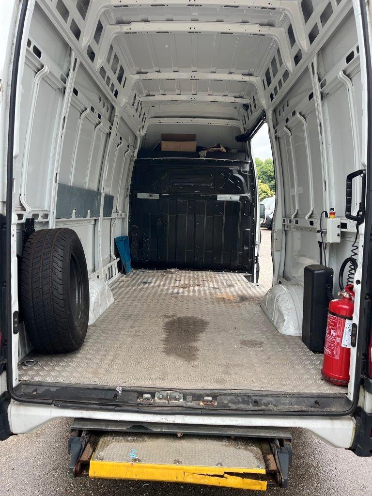 Iveco Daily 35S13 con Sponda Caricatrice posteriore Anteo