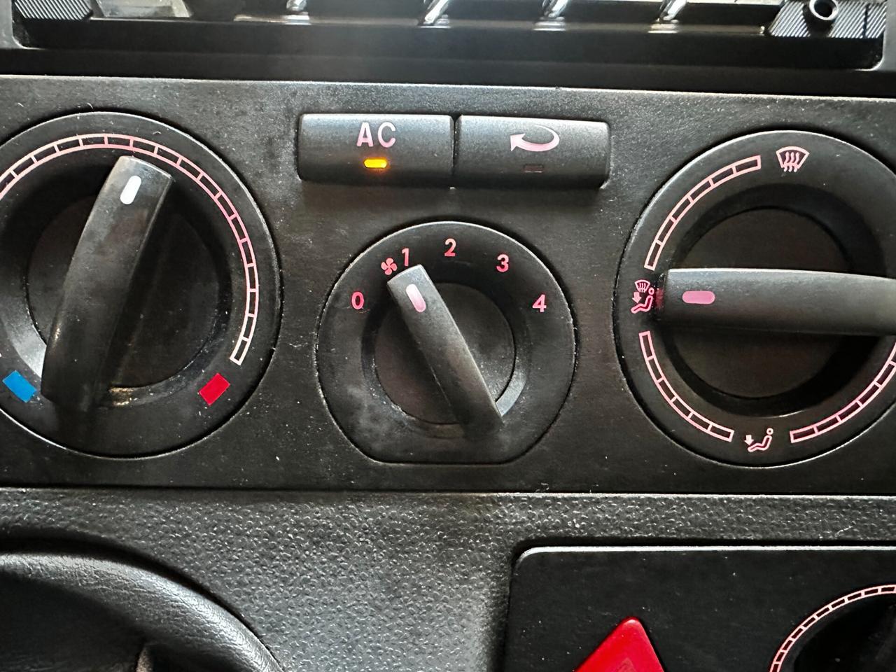 Volkswagen Transporter Caravelle 2.5 TDI/131CV PL Trendline