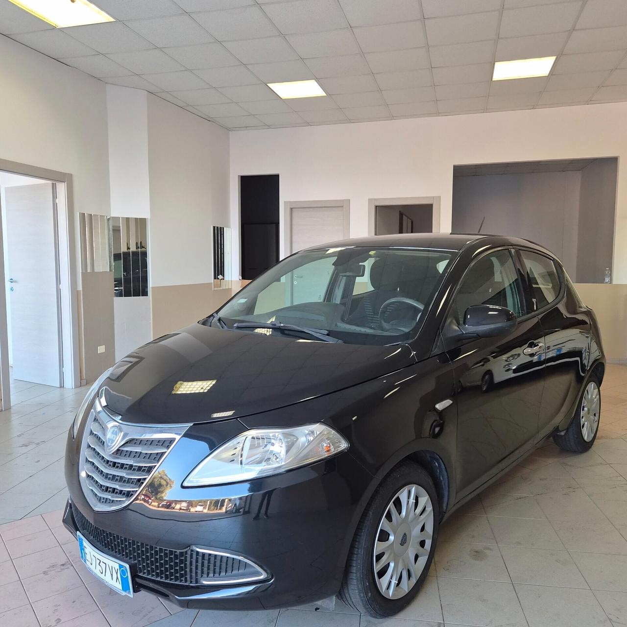Lancia Ypsilon 1.3 MJT 16V 95 CV 5 porte S&S Silver