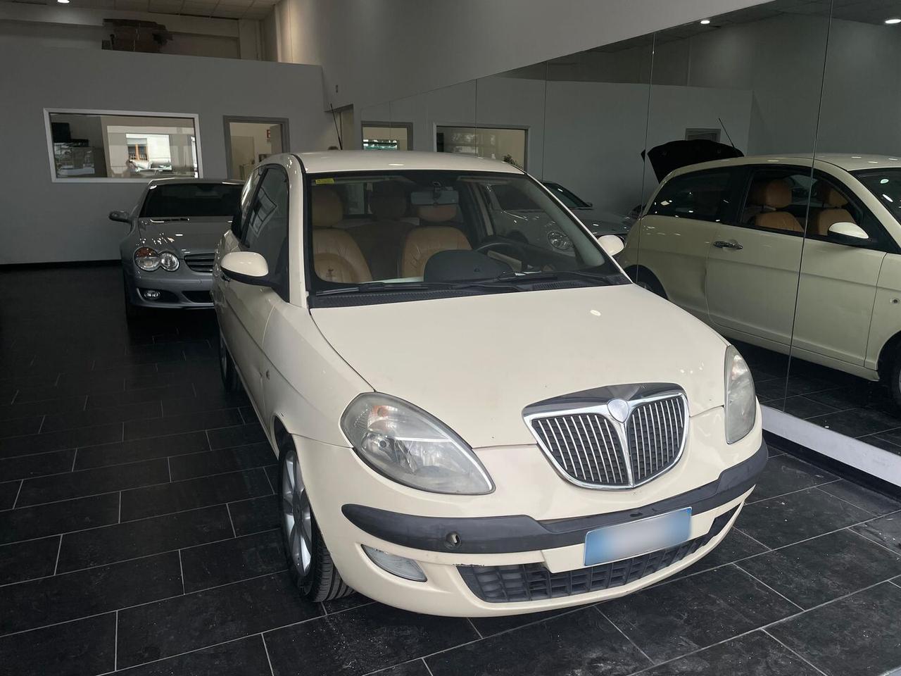 Lancia Ypsilon Ypsilon 1.2 16v C.15" Neopatentati Pelle Manuale