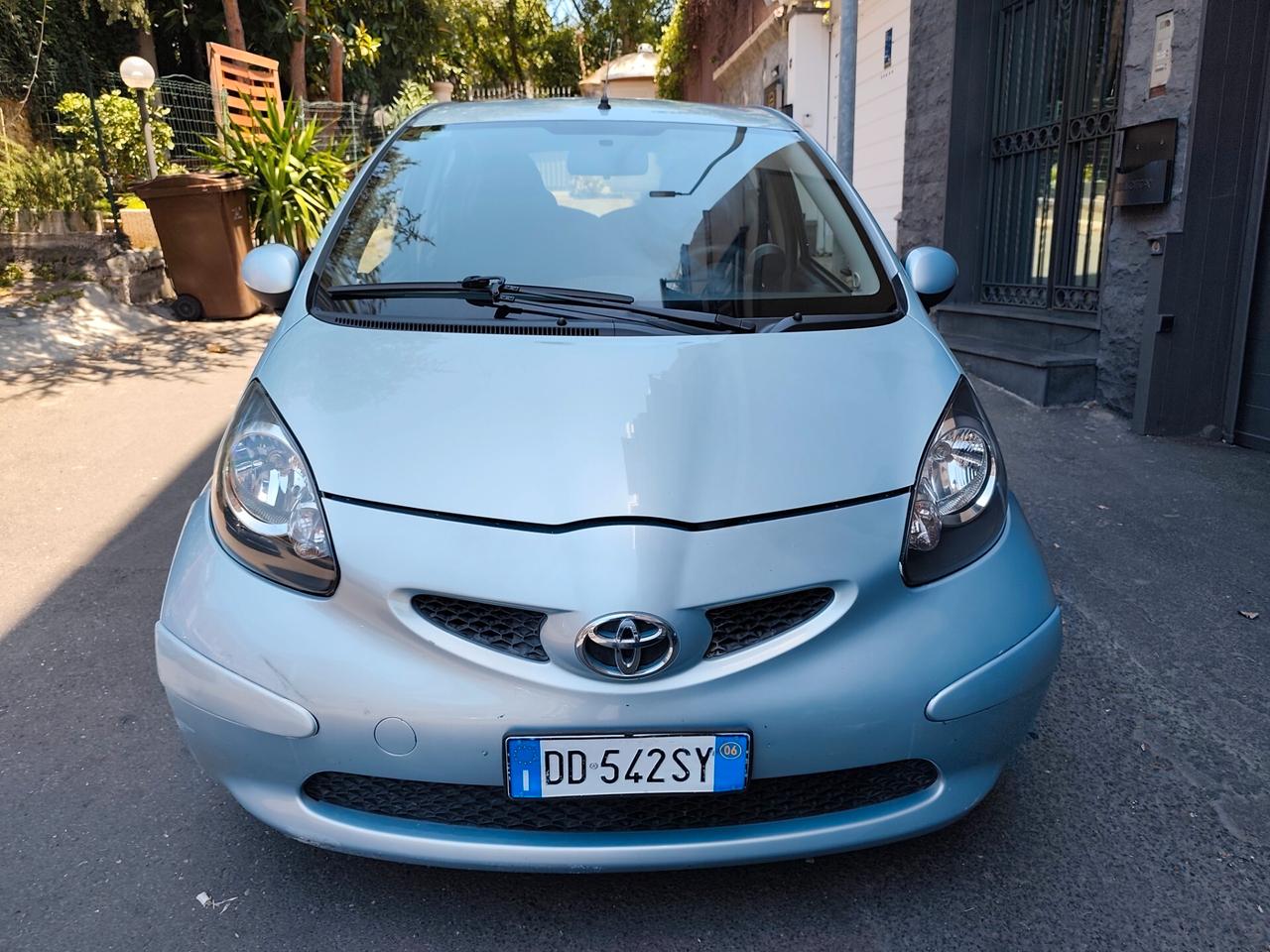 Toyota Aygo 1.0 benzina Automatica leggi