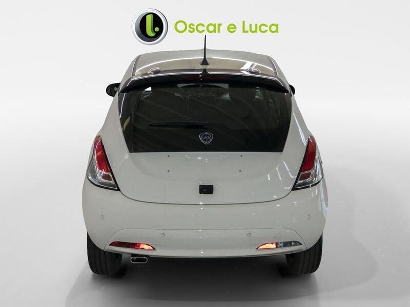 Lancia Ypsilon 1.0 Hybrid 70cv platino