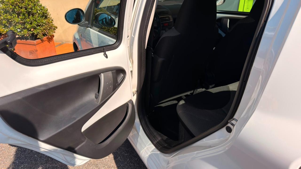 Toyota Aygo 1.0 12V VVT-i 5 porte Lounge Connect MMT
