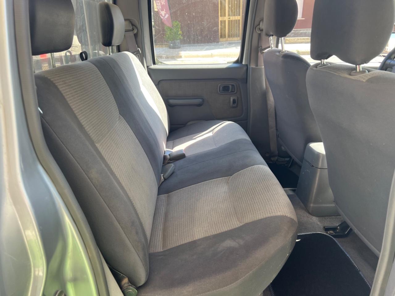 Nissan Navara 2.5 dCi 4 porte Double Cab LE