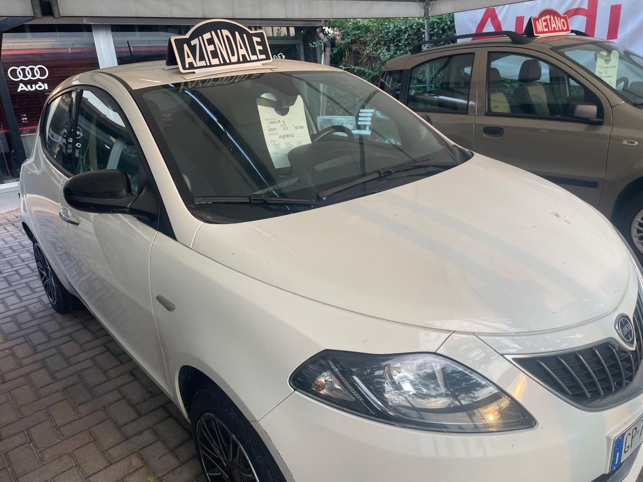 Lancia Ypsilon 1.0 FireFly 5 porte S&S Hybrid Alberta Ferretti