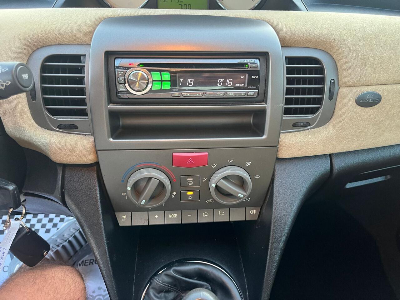 Lancia Ypsilon 1.2 Argento Unipro 2003