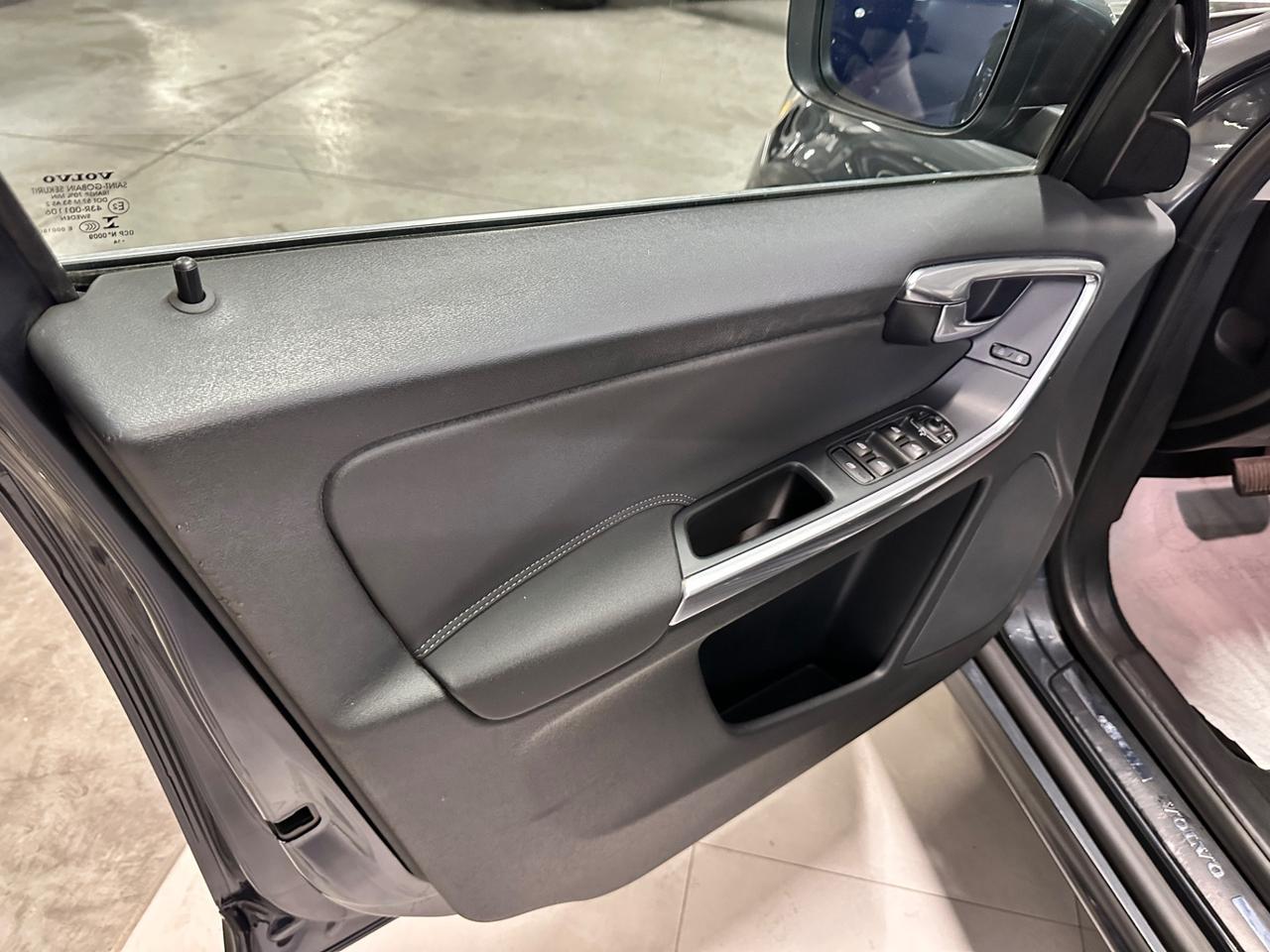 Volvo XC 60 XC60 D4 Geartronic R-design Momentum