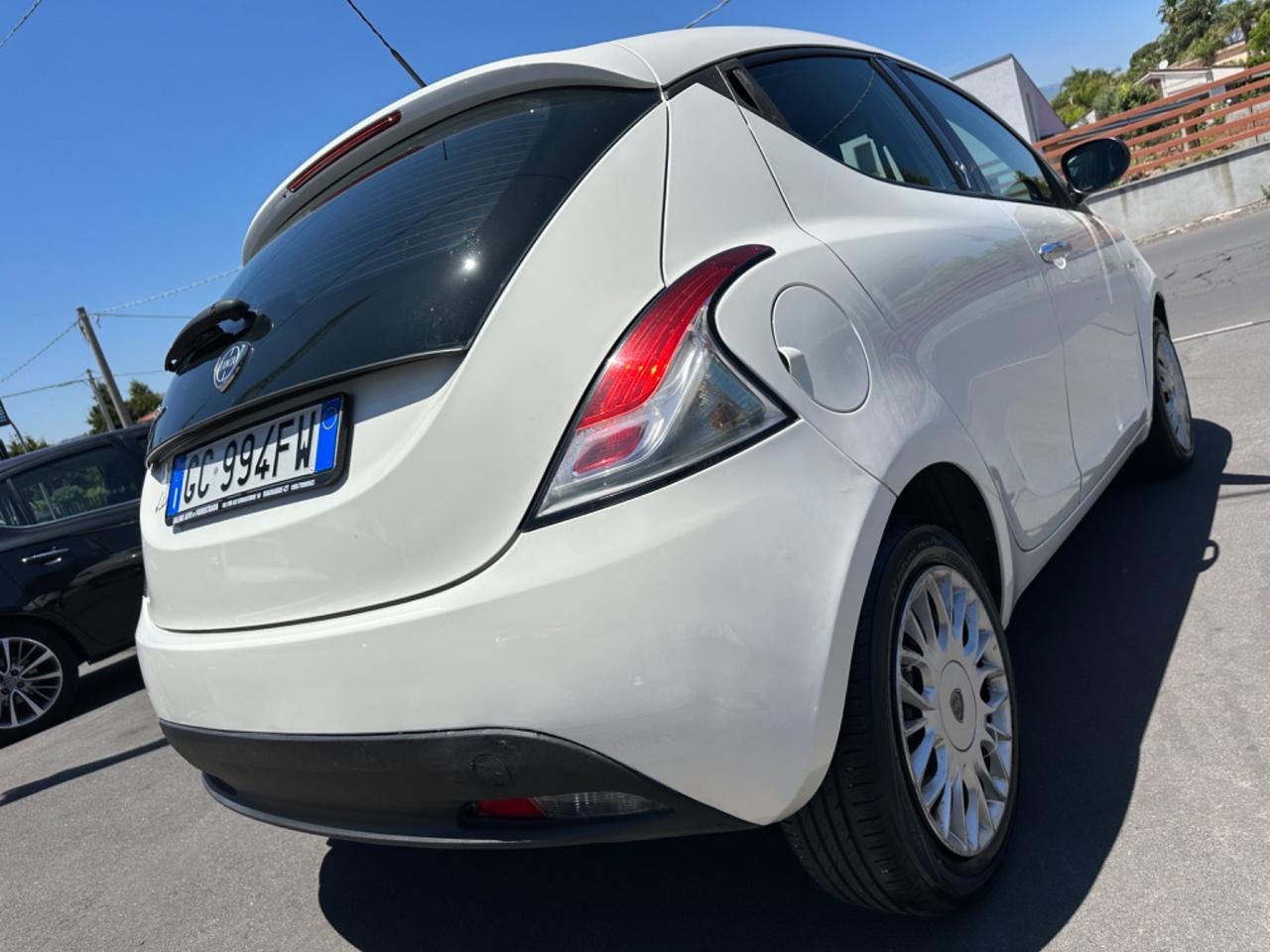 Lancia Ypsilon 1.2 69 CV 5 porte S&S Silver