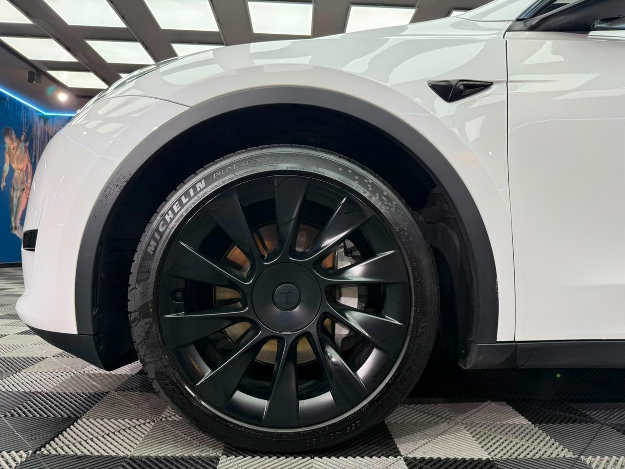 Tesla Model Y RWD (050)