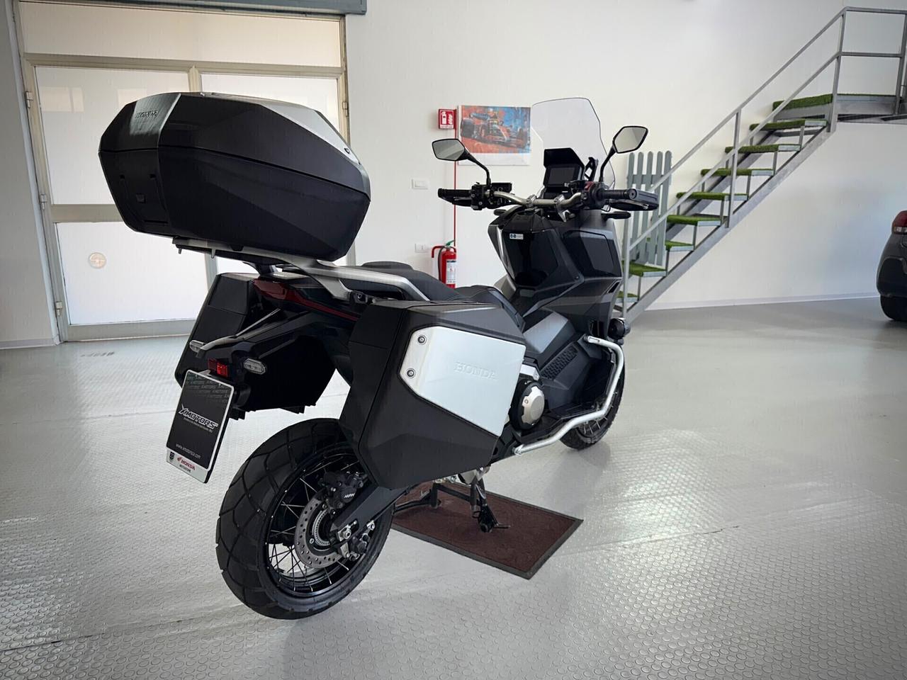 Honda X-ADV 750 con travel pack