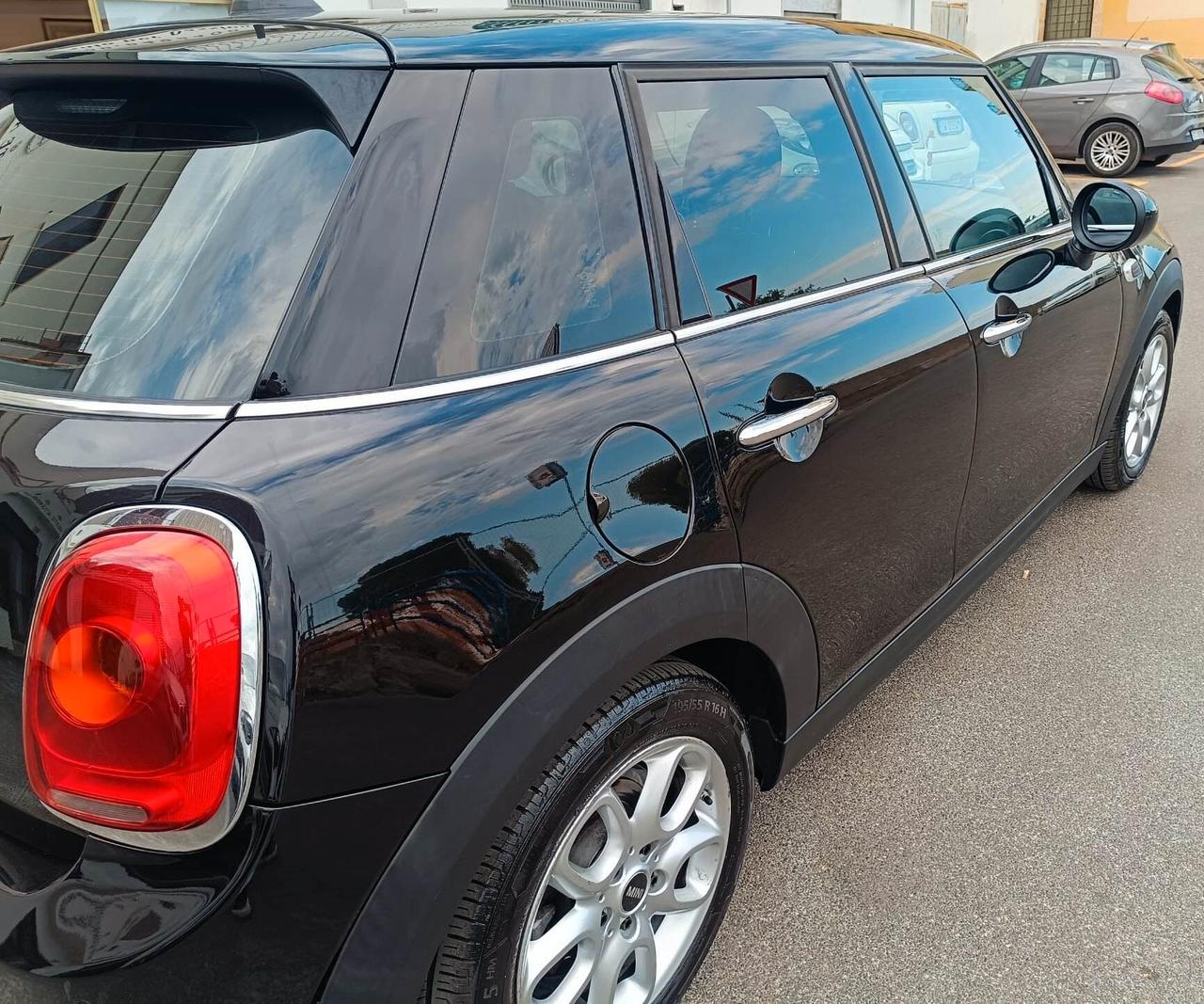 Mini Cooper D 1.5 Business XL 5 Porte