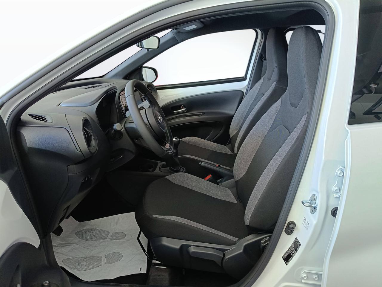 TOYOTA Aygo X 1.0B ACTIVE MT - MY24