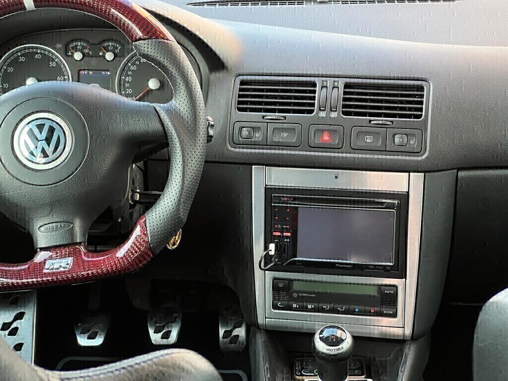 Volkswagen Golf R32
