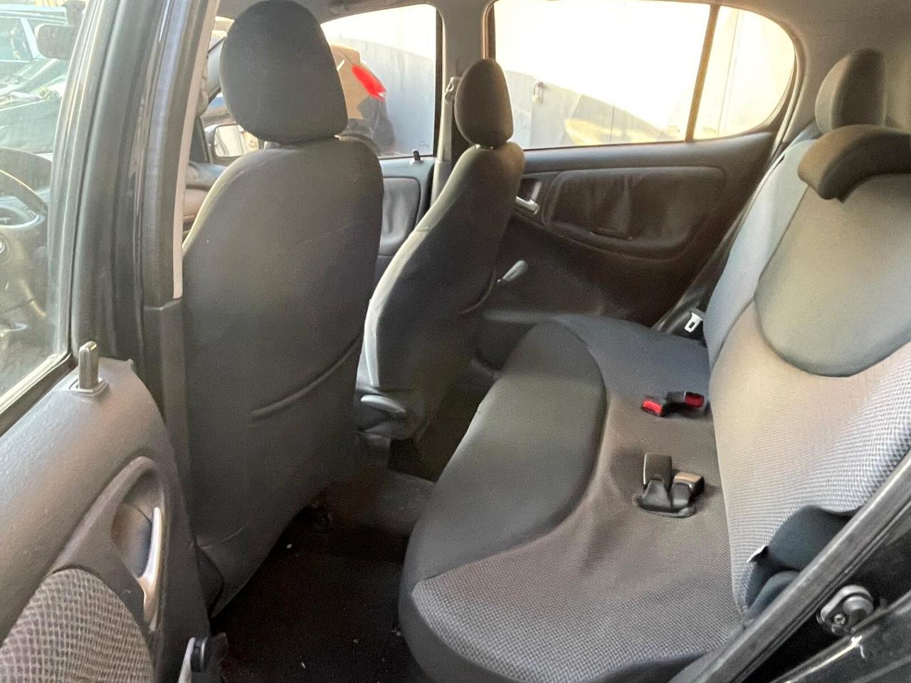 Toyota Yaris 1.0 5 porte