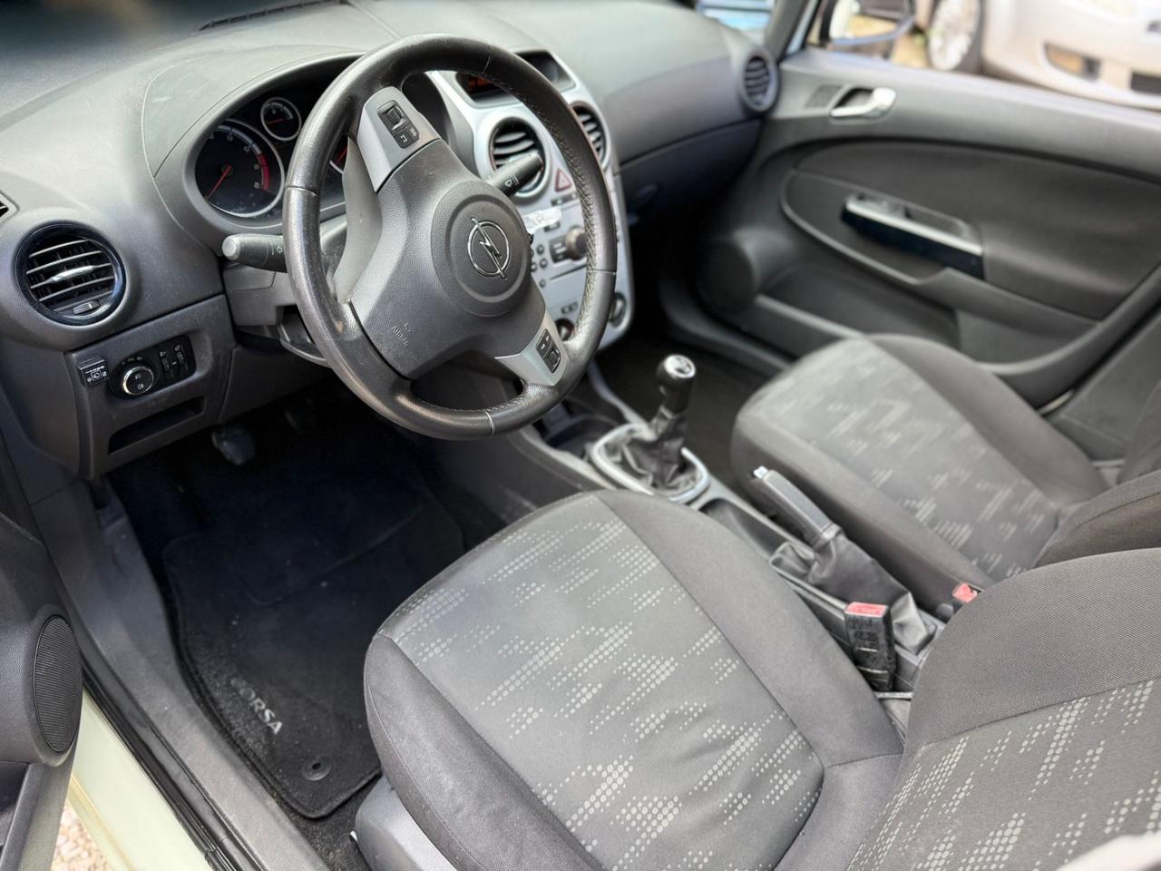 Opel Corsa 1.2 5 porte anno 2013