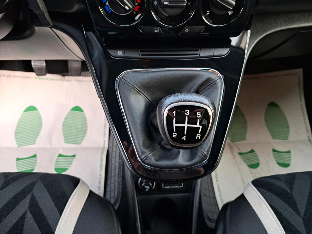 Lancia Ypsilon 1.2 BENZ 69 CV 5 porte Platinum /OK NEOPATENTATI /EURO6