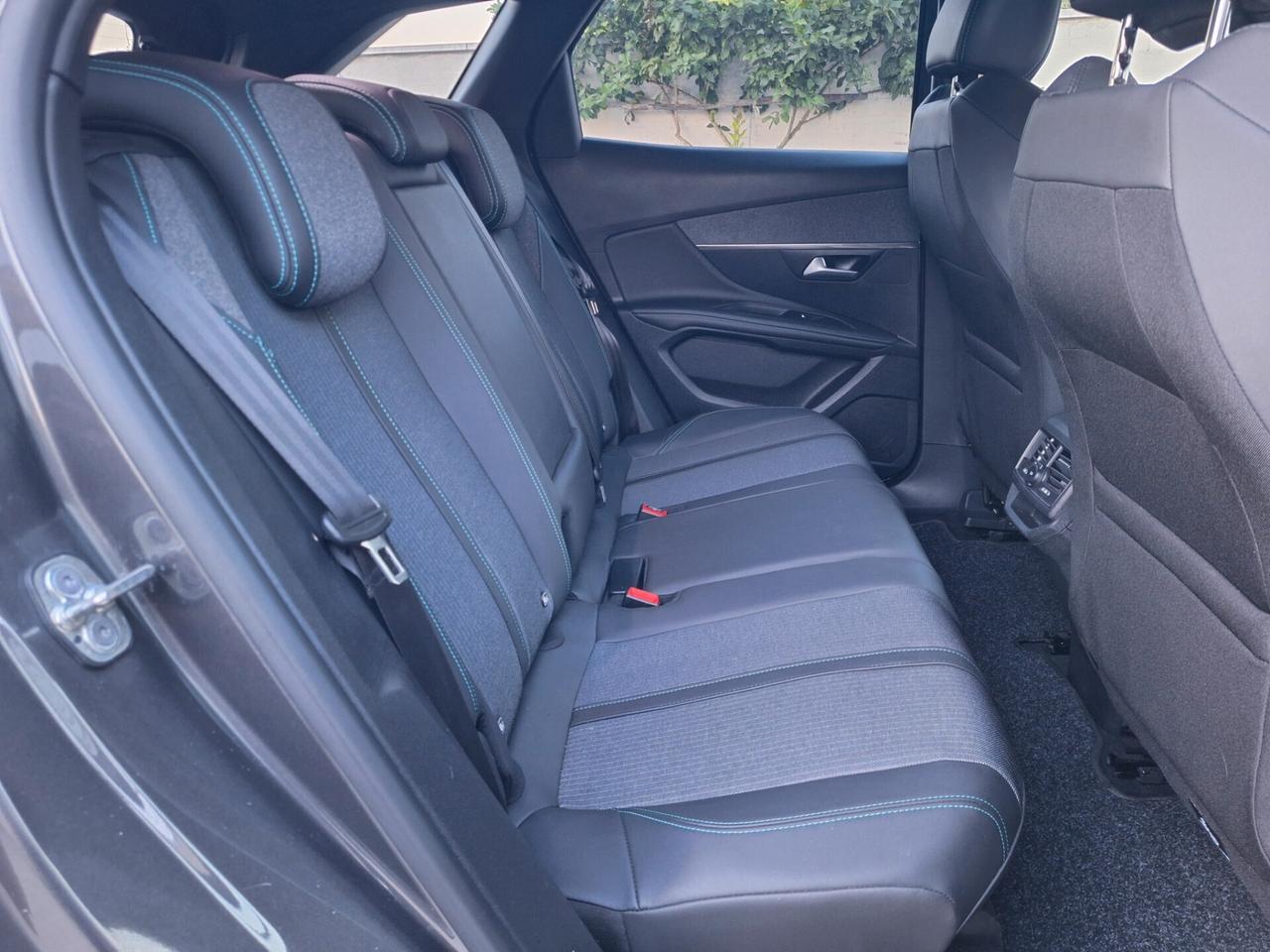 Peugeot 3008 ALLURE PACK 1.5 HDi 130cv EAT8 NAV+RETROCAM. - 2023